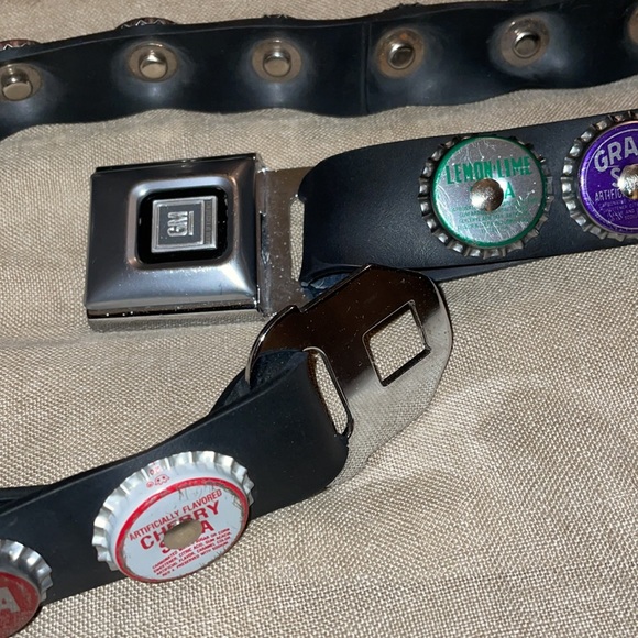 A soda cap, seat belt, belt!! Super fun!!! main image 4